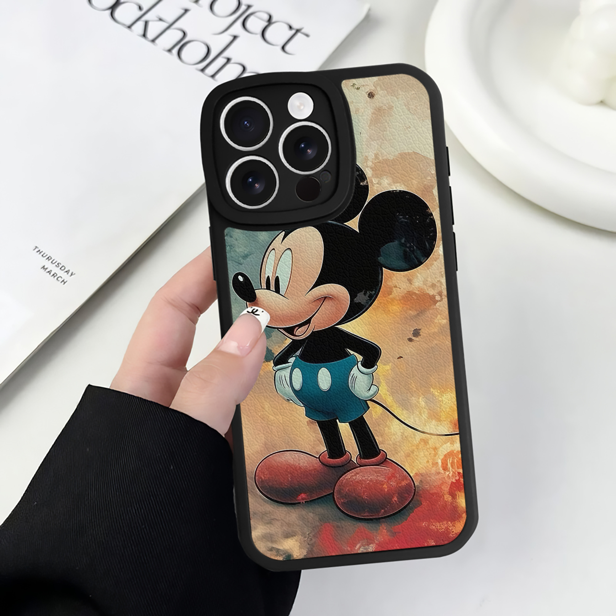 （画像用） ミッキーマウス Mickey Mouse 【iPhone 16シリーズ対応】シリコンスマホケース（レザー調） 材質：シリコン